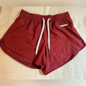 Vuori clementine running shorts - size small